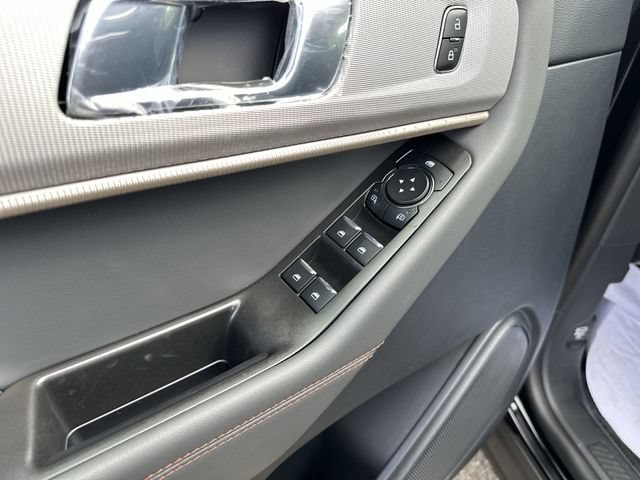 New 2026 Ford Explorer Active w/ Active Comfort Package AWD/4WD image 17
