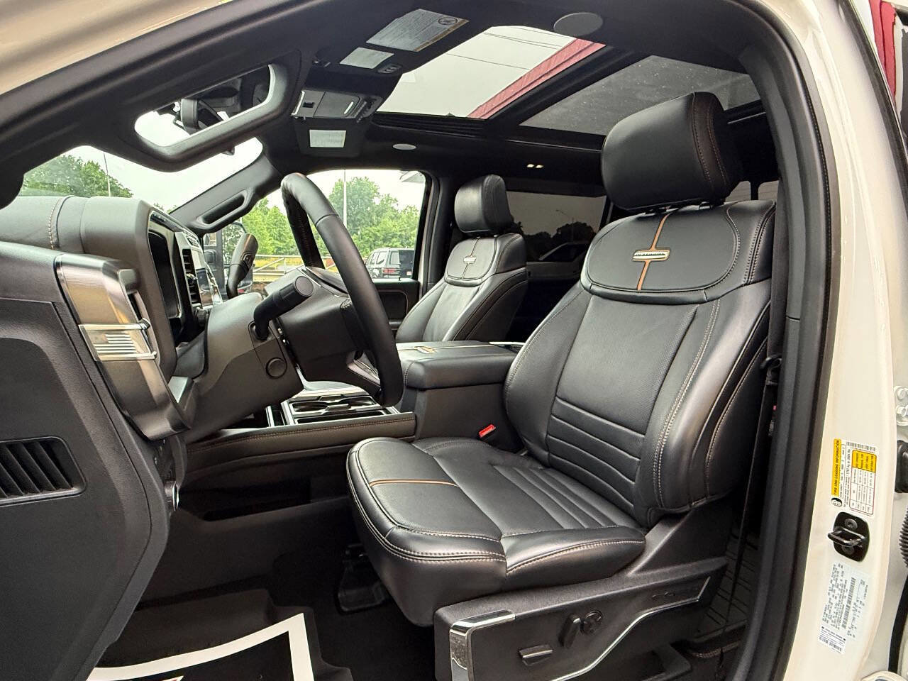 Used 2024 Ford F350 Platinum w/ FX4 Off-Road Package image 23
