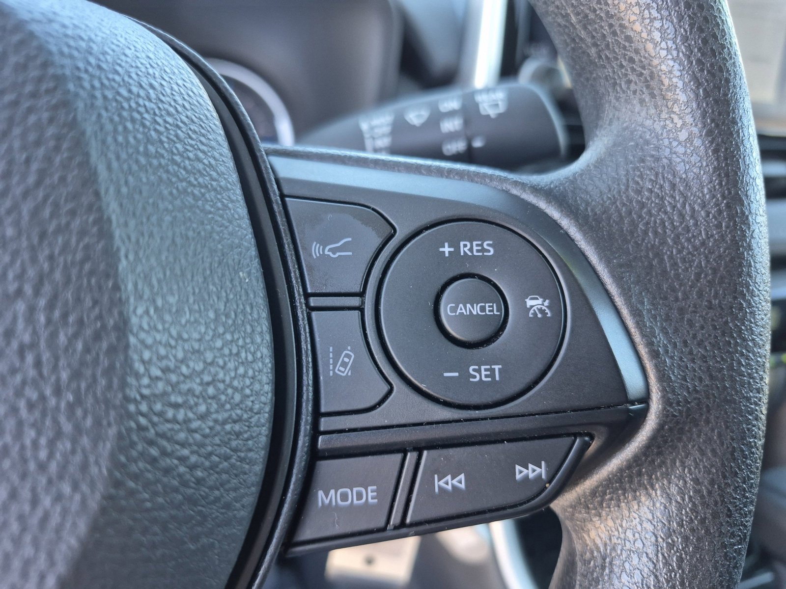 Used 2025 Toyota RAV4 LE image 27