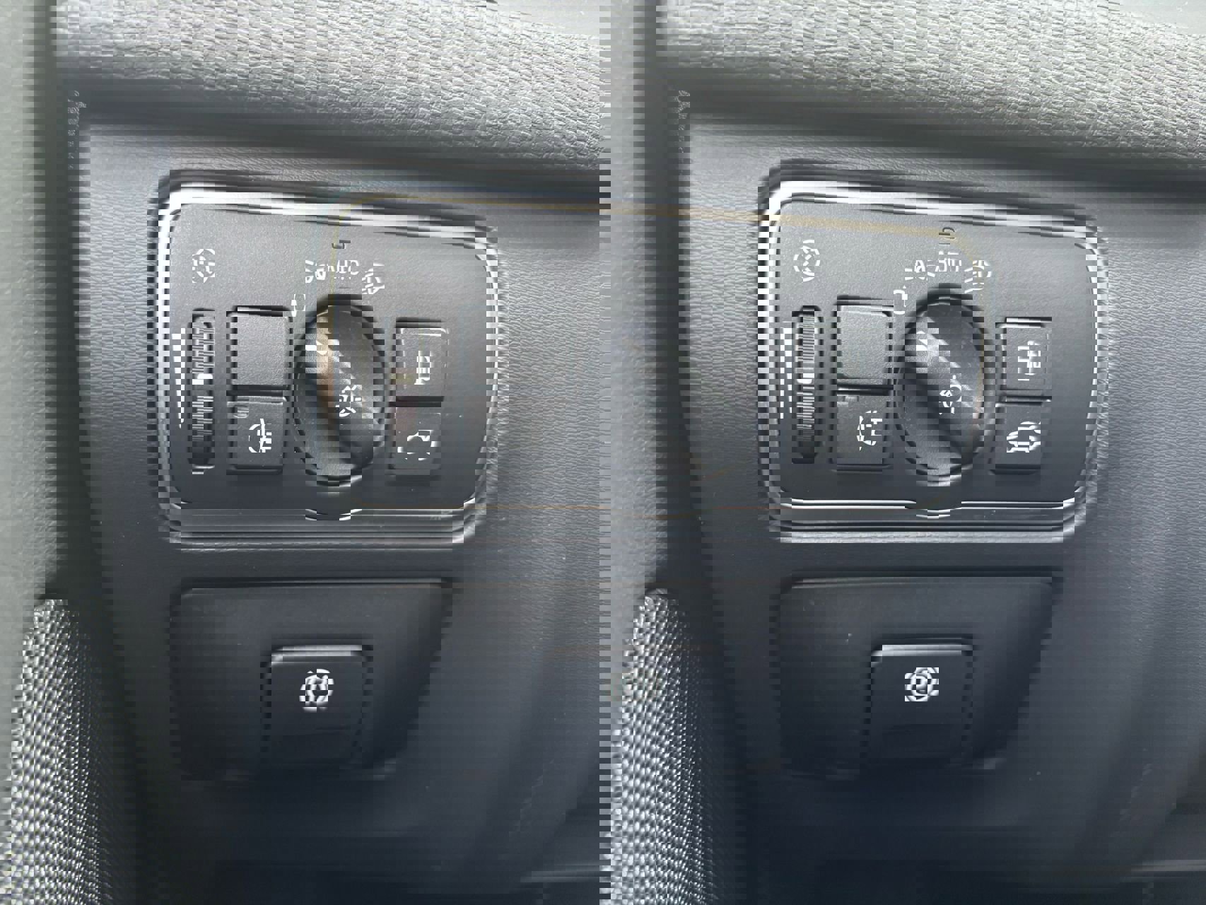 Used 2017 Volvo XC60 T5 Inscription w/ Preferred Option Package image 31