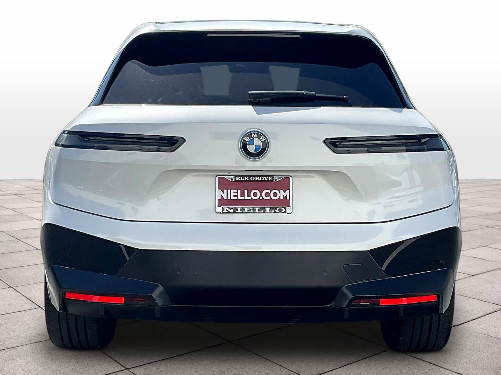 Used 2025 BMW iX xDrive50 w/ Sport Package AWD/4WD image 7
