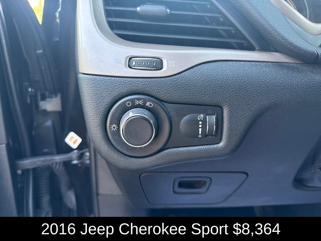 Used 2016 Jeep Cherokee Sport FWD image 23