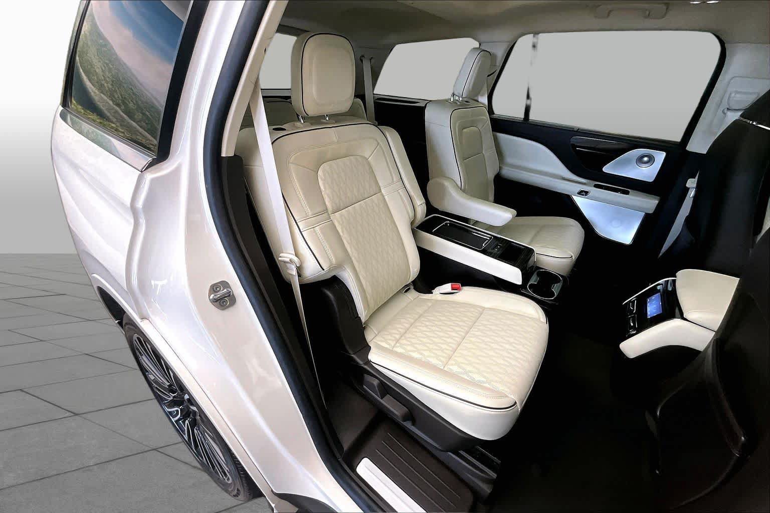 Used 2022 Lincoln Aviator Black Label w/ Dynamic Handling Package AWD/4WD image 19