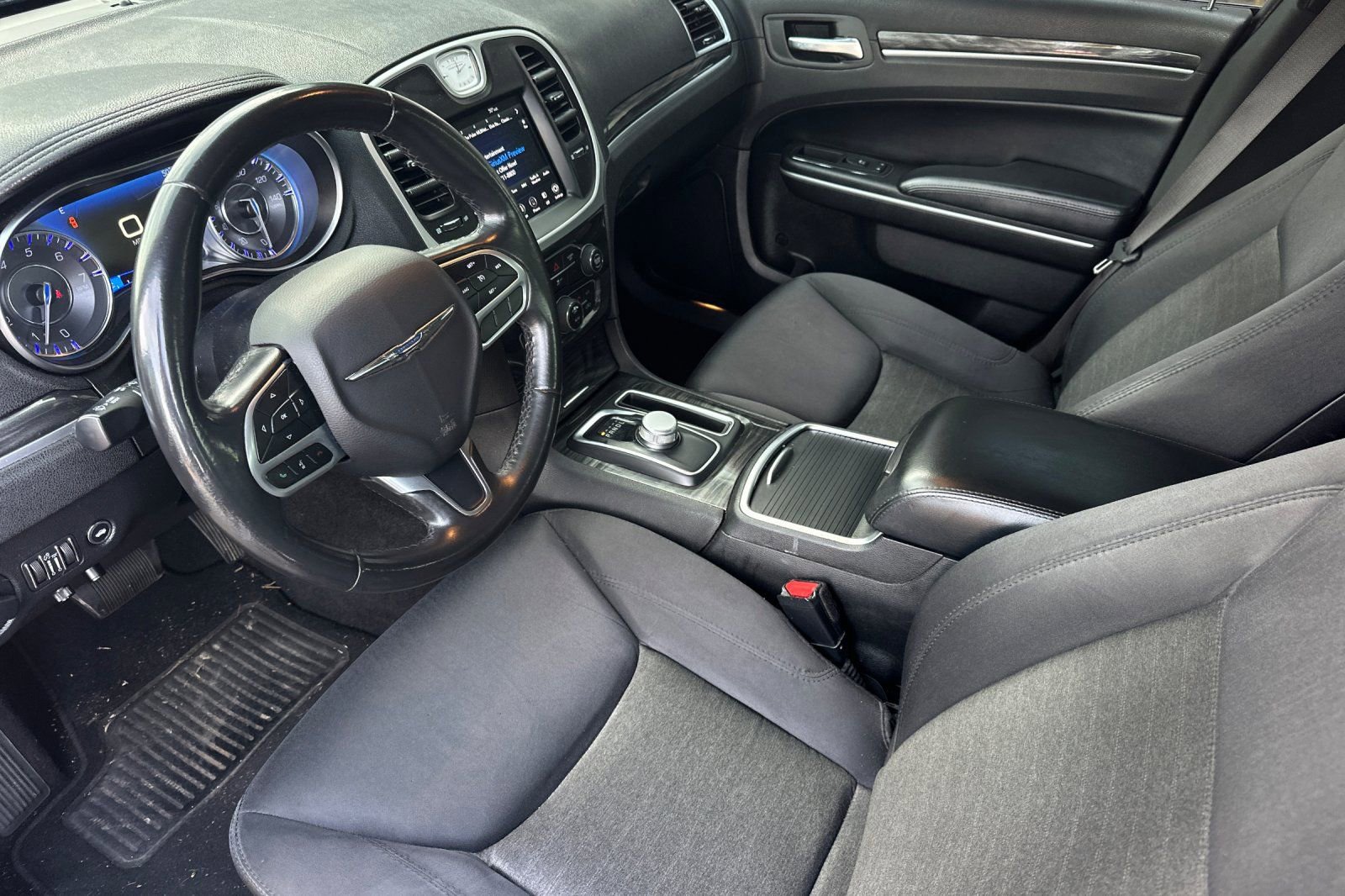 Used 2019 Chrysler 300 Touring w/ Sport Appearance Package image 10