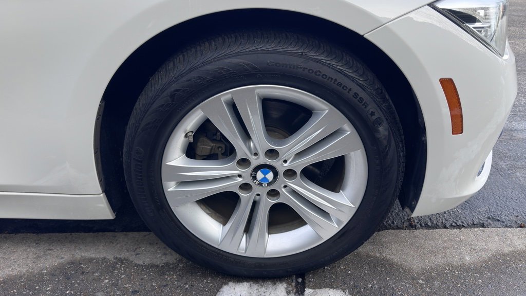 Used 2017 BMW 330i Sedan image 4