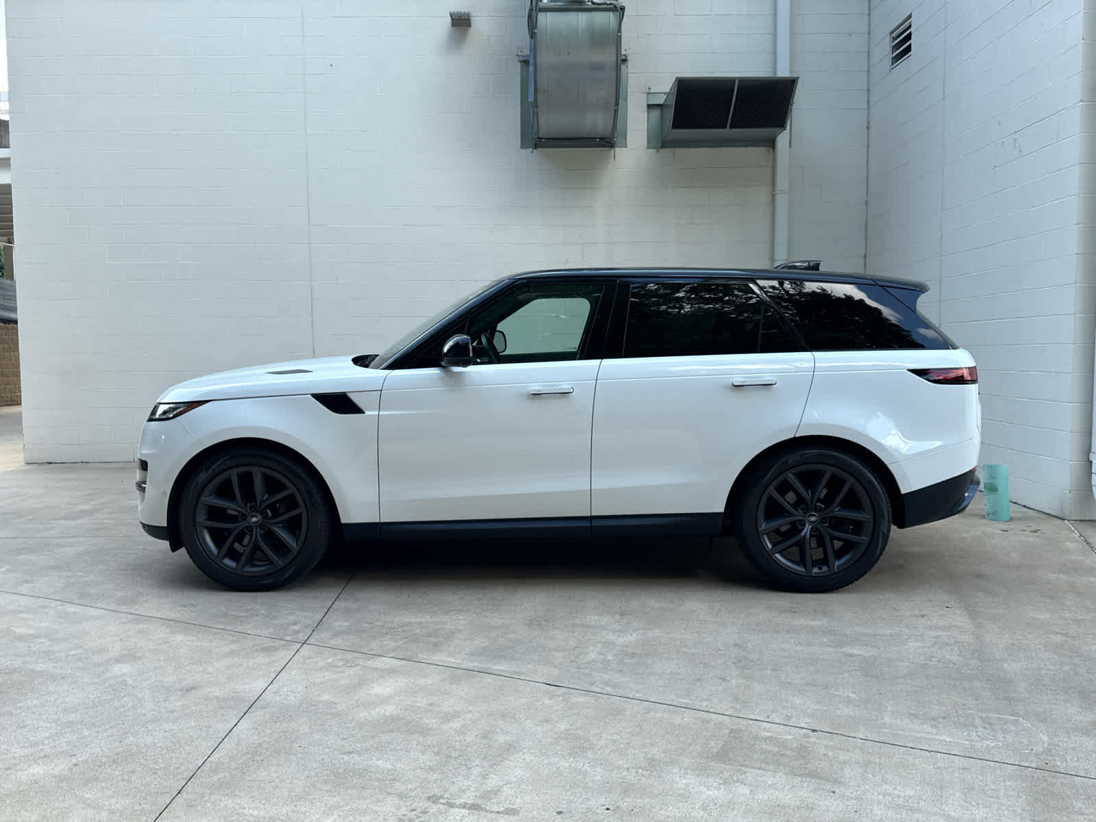 Certified 2024 Land Rover Range Rover Sport SE AWD/4WD image 5