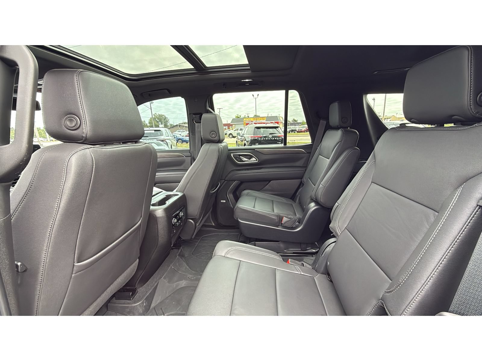 Used 2023 Chevrolet Tahoe LT w/ Luxury Package AWD/4WD image 36