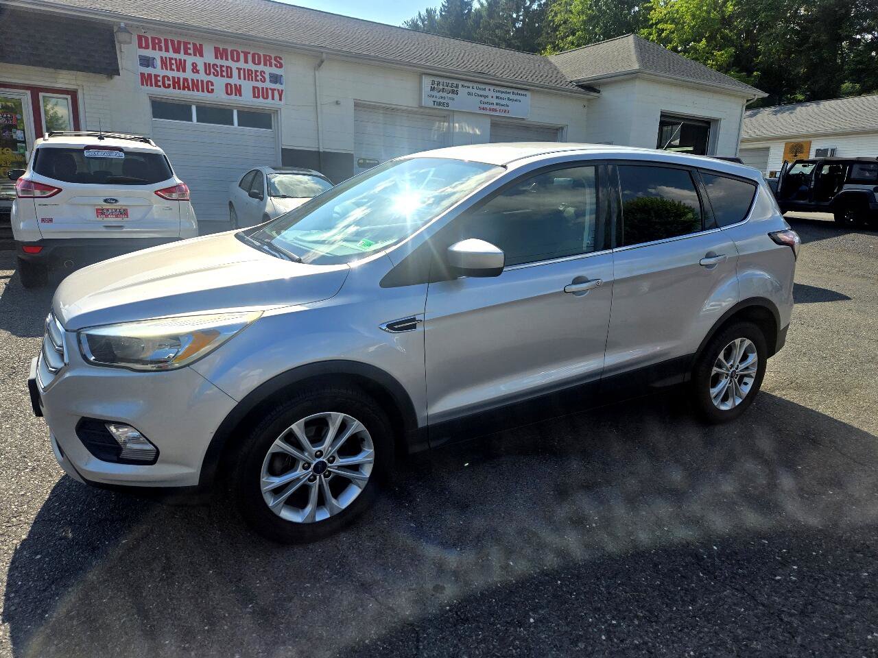 Used 2017 Ford Escape SE image 4