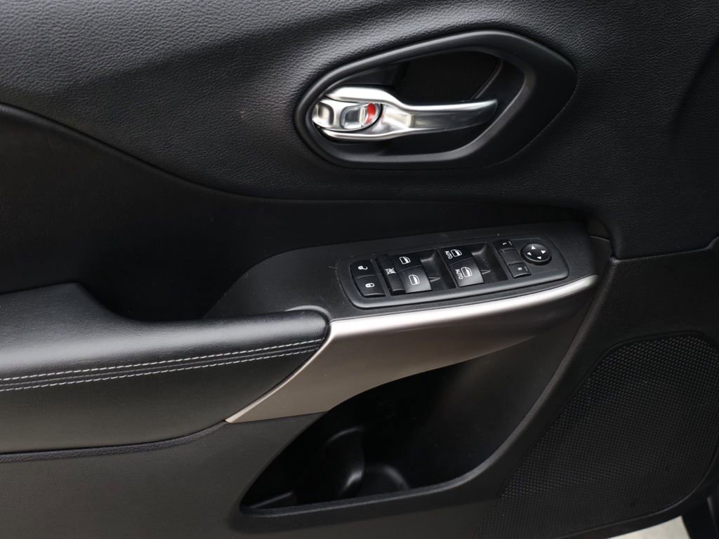 Used 2019 Jeep Cherokee Latitude Plus image 24