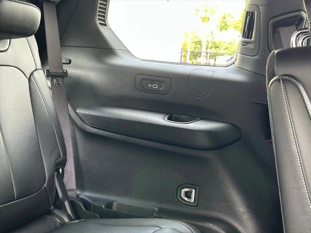 Certified 2024 Jeep Grand Cherokee L Limited RWD image 43