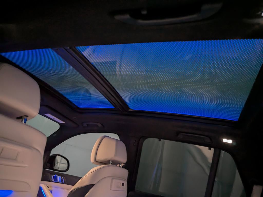 Used 2021 BMW X5 xDrive40i w/ M Sport Package image 12