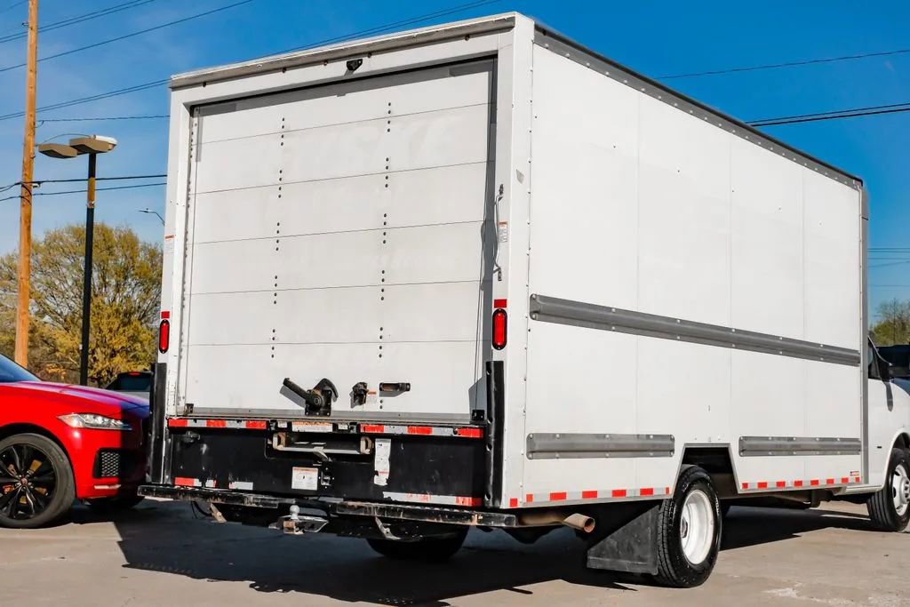 Used 2021 GMC Savana 3500 Extended w/ Power Convenience Package RWD image 11
