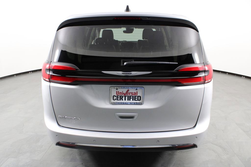Used 2024 Chrysler Pacifica Touring-L image 8
