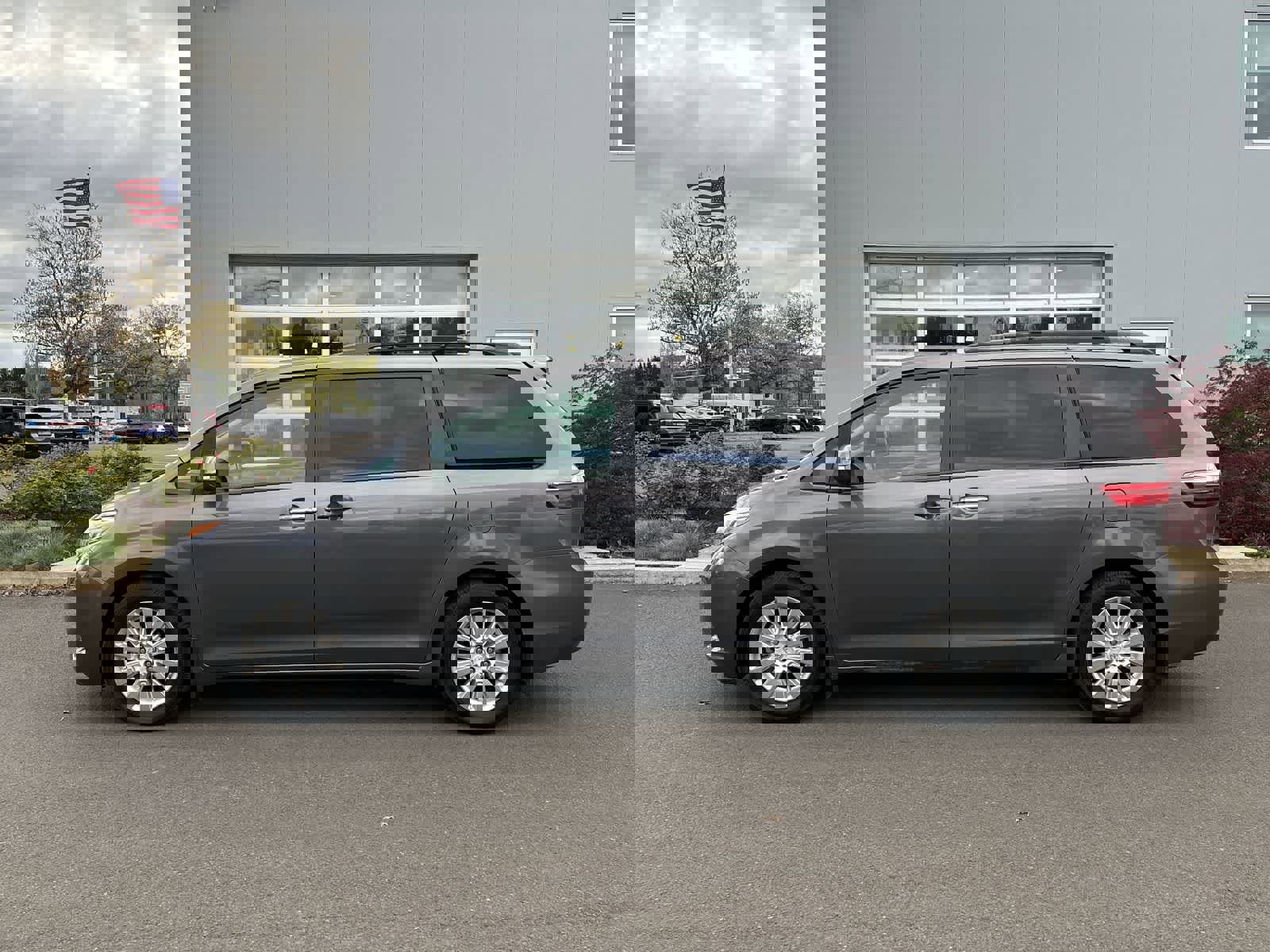 Used 2015 Toyota Sienna Limited image 2