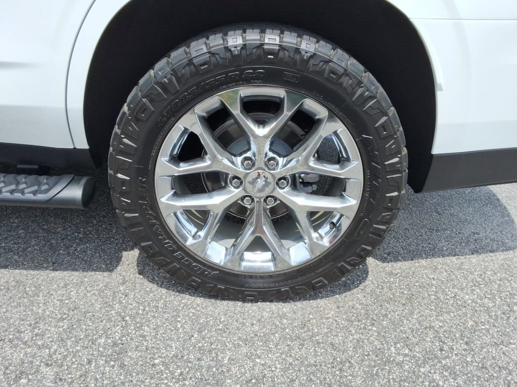 Used 2026 Chevrolet Tahoe Z71 w/ Comfort Package AWD/4WD image 13