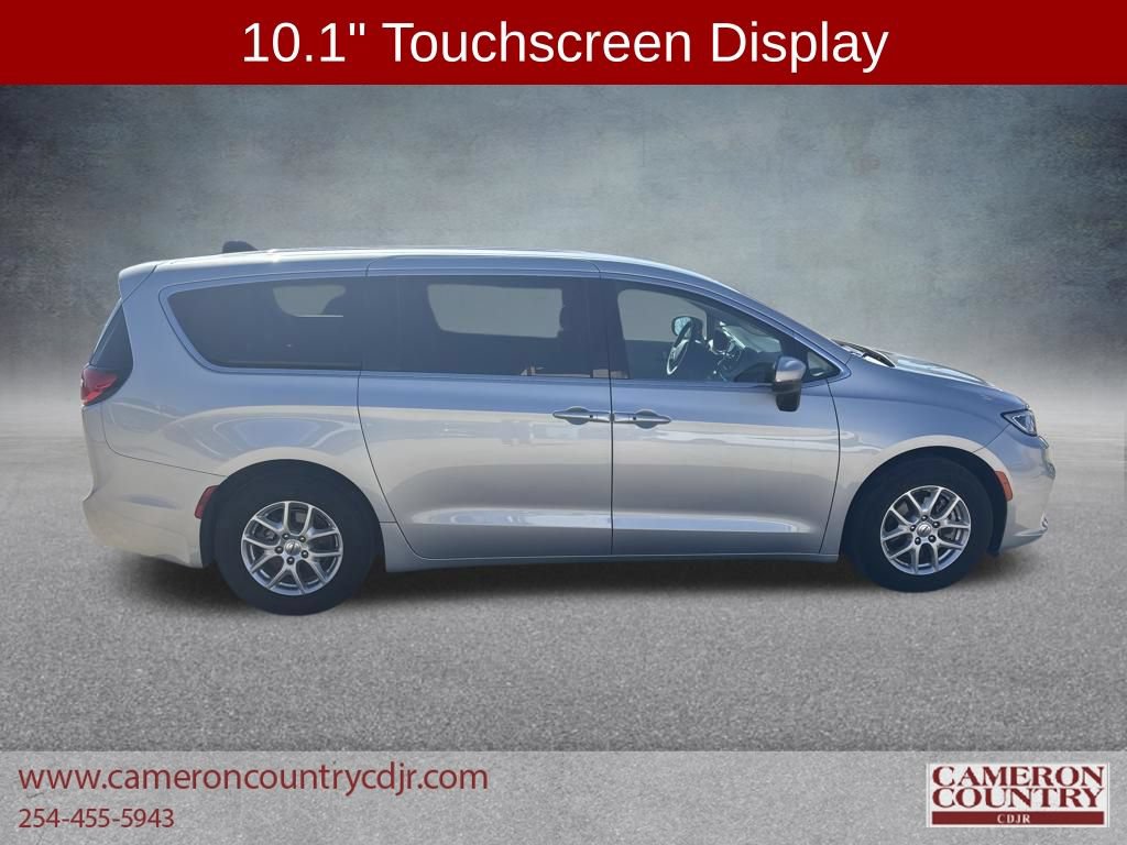 Used 2023 Chrysler Pacifica Touring-L FWD image 6
