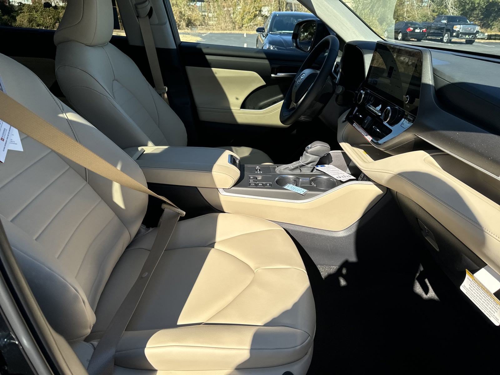 New 2025 Toyota Highlander XLE AWD/4WD image 36