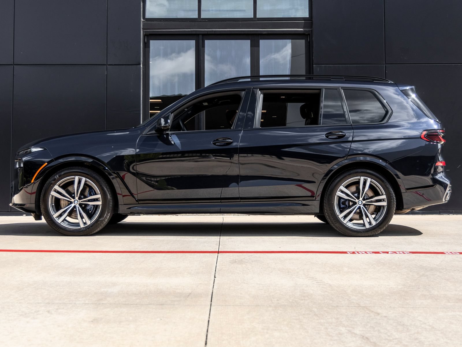 Used 2026 BMW X7 M60i AWD/4WD image 9