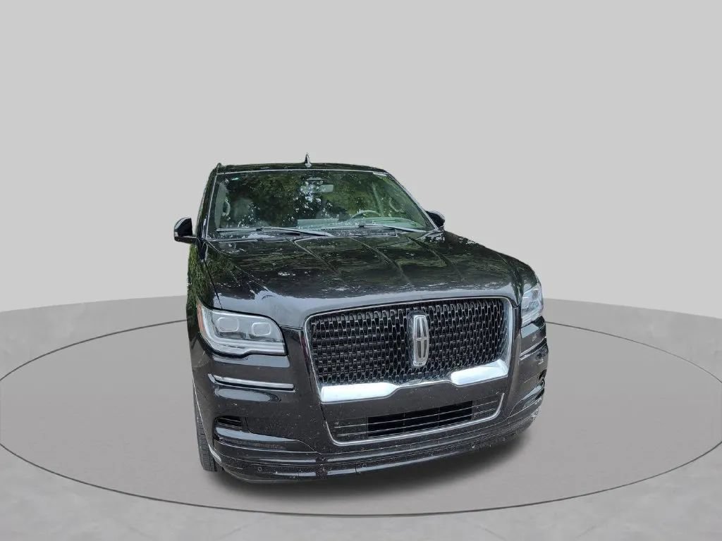 Used 2023 Lincoln Navigator Reserve AWD/4WD image 24