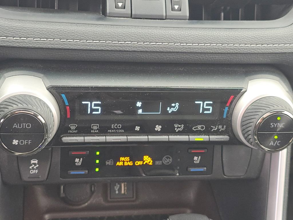 Used 2023 Toyota RAV4 Limited image 31