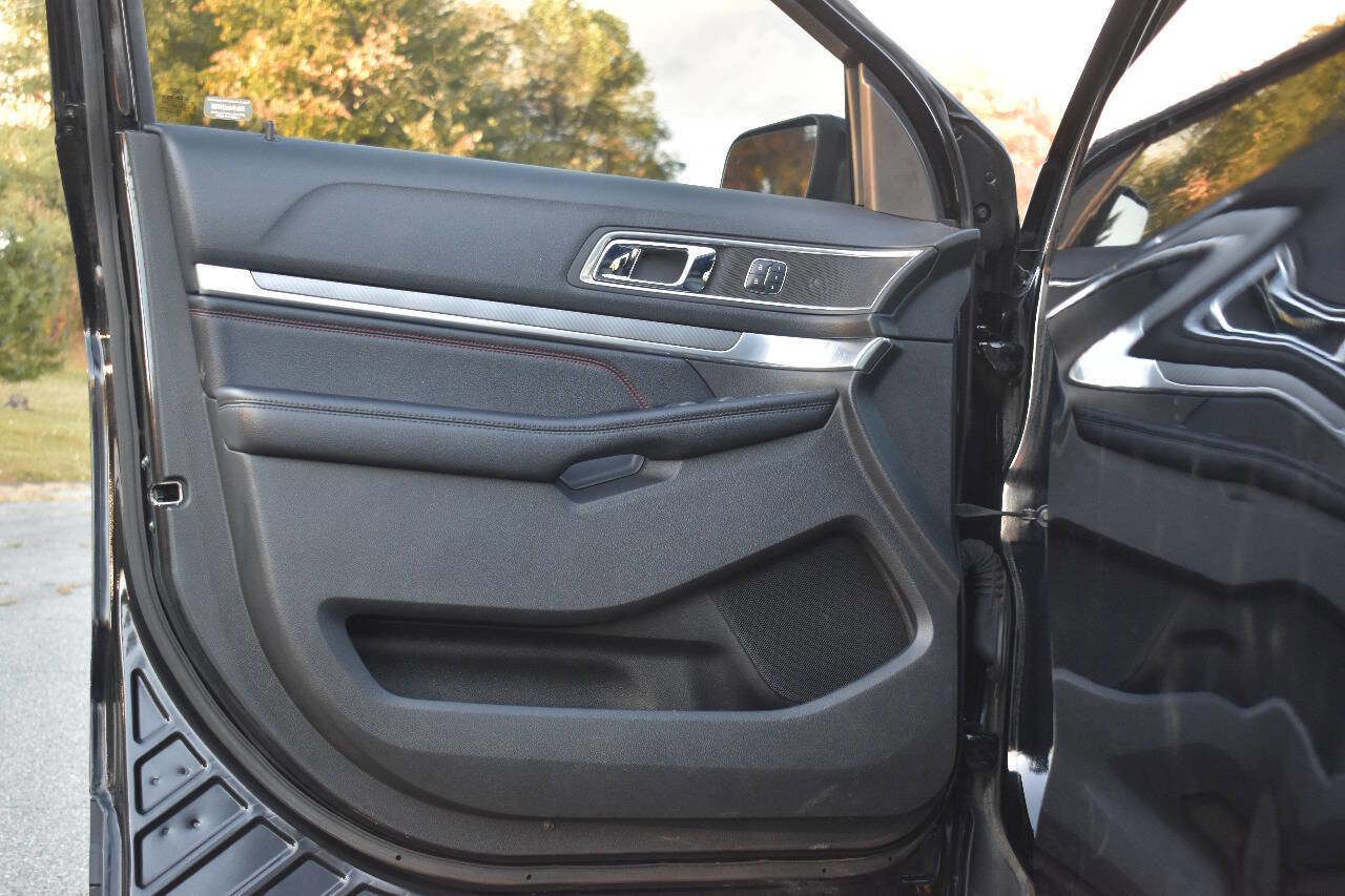 Used 2016 Ford Explorer Sport w/ Equipment Group 401A image 8