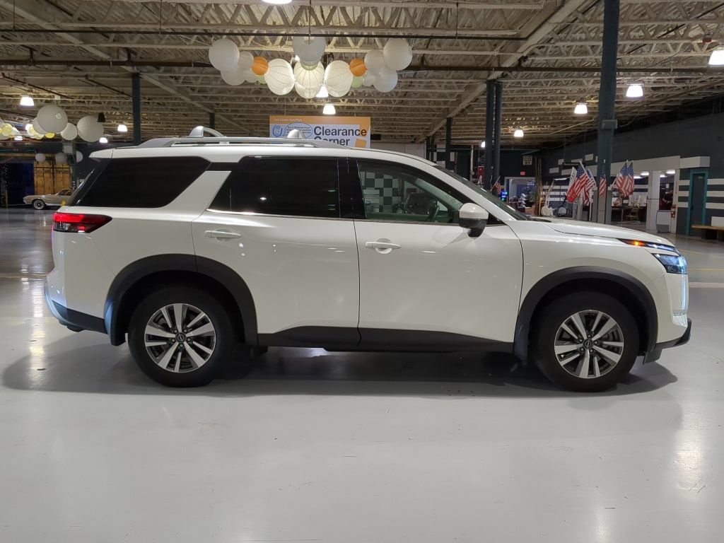 Used 2024 Nissan Pathfinder SL w/ Lighting Package (N92) AWD/4WD image 7