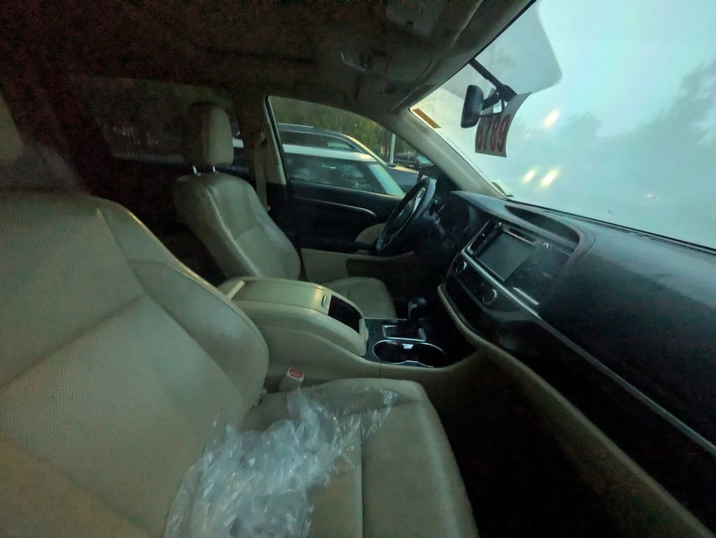 Used 2015 Toyota Highlander Limited FWD image 10