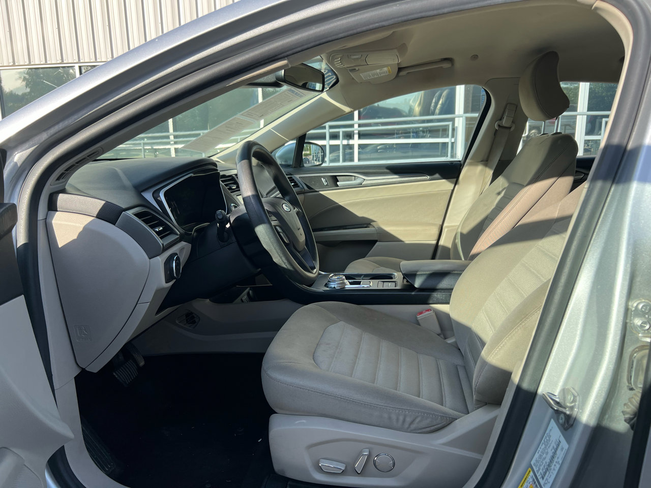 Used 2019 Ford Fusion SE image 11
