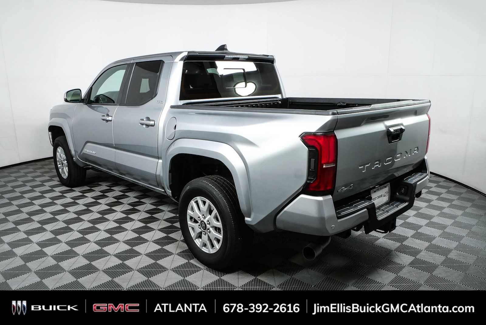 Used 2024 Toyota Tacoma SR5 AWD/4WD image 27