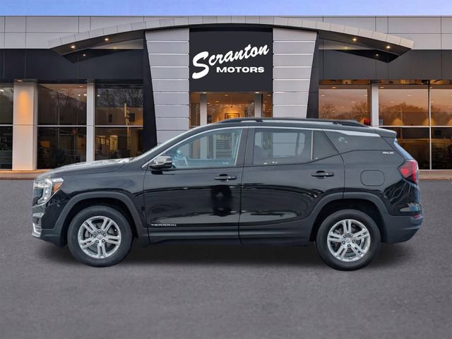 Used 2023 GMC Terrain SLE w/ Driver Convenience Package image 2