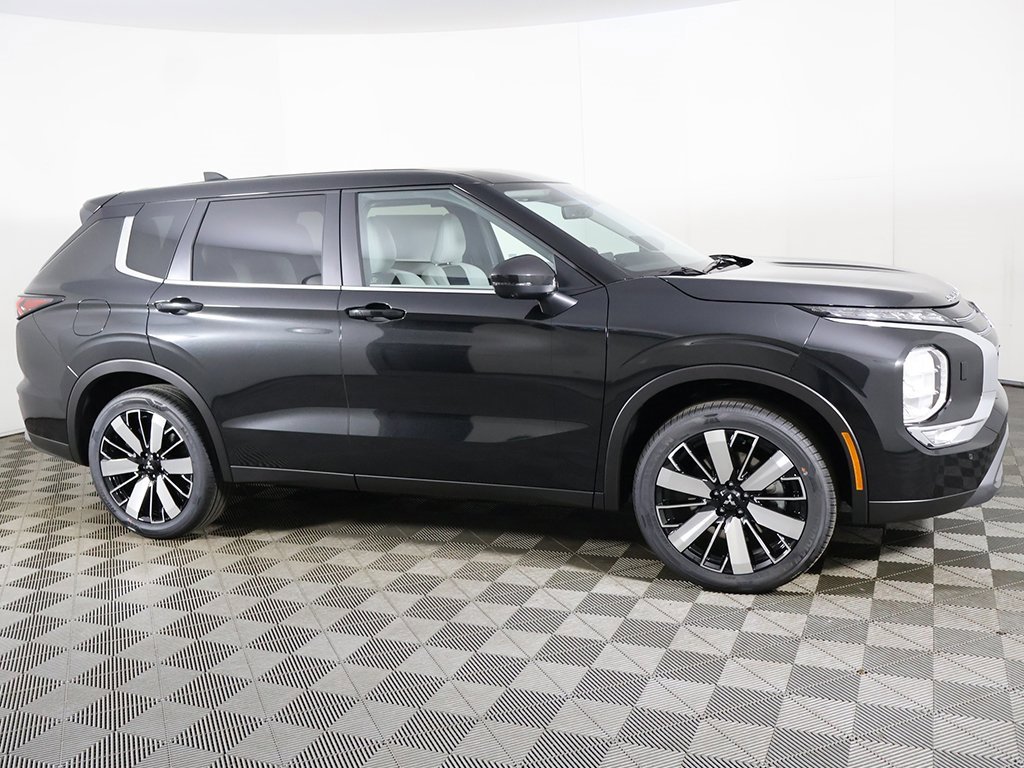 New 2025 Mitsubishi Outlander SE image 21