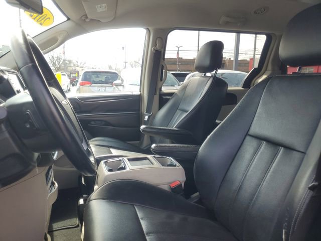 Used 2012 Chrysler Town & Country Touring w/ Entertainment Group #1 FWD image 14