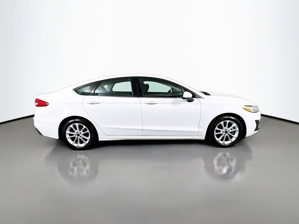 Used 2020 Ford Fusion SE image 6
