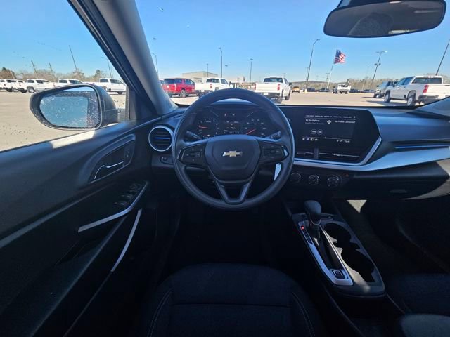 Used 2025 Chevrolet Trax LS image 13