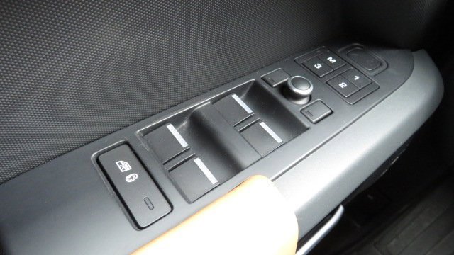 Used 2020 Land Rover Defender 110 X image 26