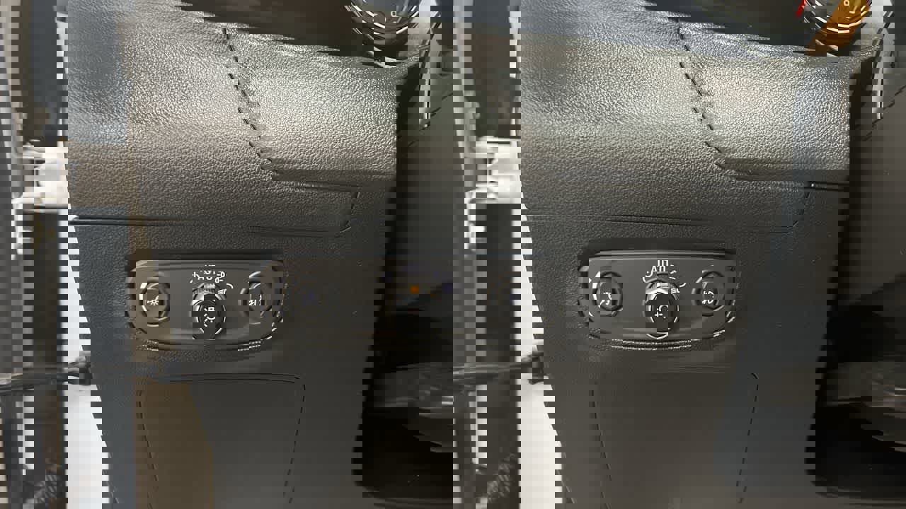 Used 2020 Buick Encore GX Essence w/ Experience Buick Package image 16