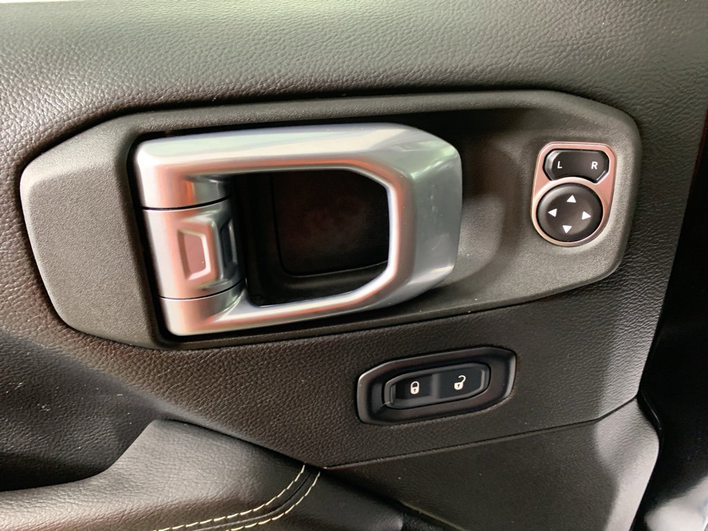 Used 2022 Jeep Wrangler Unlimited Sahara w/ Cold Weather Group image 14