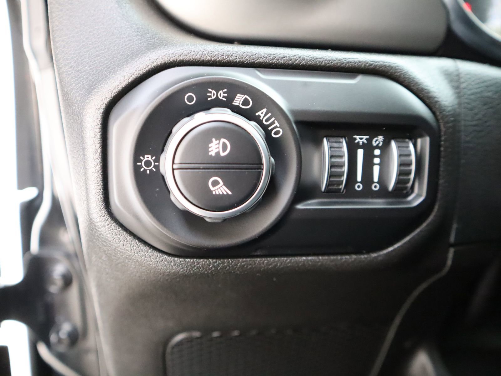 Used 2021 Jeep Gladiator Sport image 37