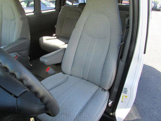 Used 2007 Chevrolet Express 3500 Passenger w/ LT Preferred Equipment Group image 8