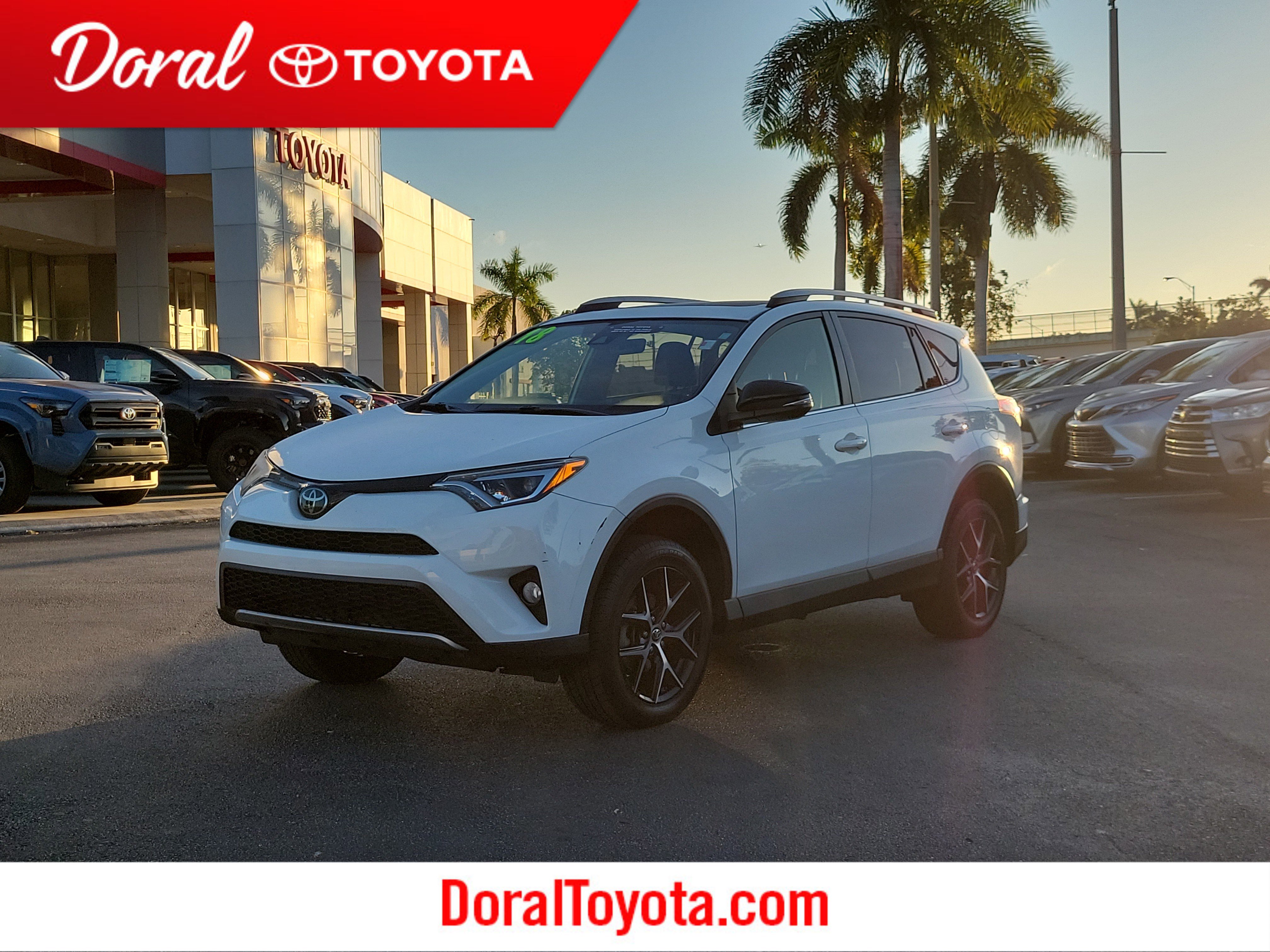 Used 2018 Toyota RAV4 SE image 1