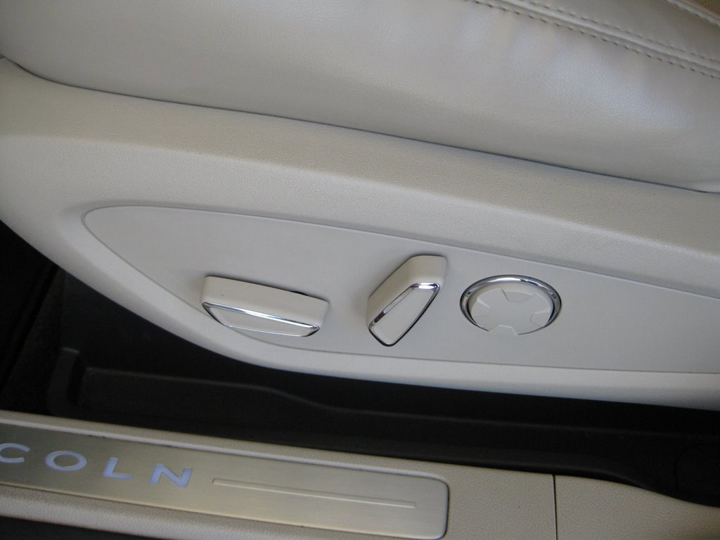 Used 2018 Lincoln MKC Reserve FWD image 14