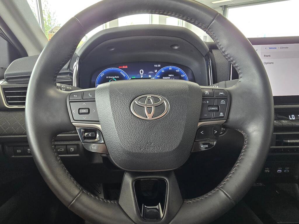 Used 2025 Toyota Camry XLE FWD image 27
