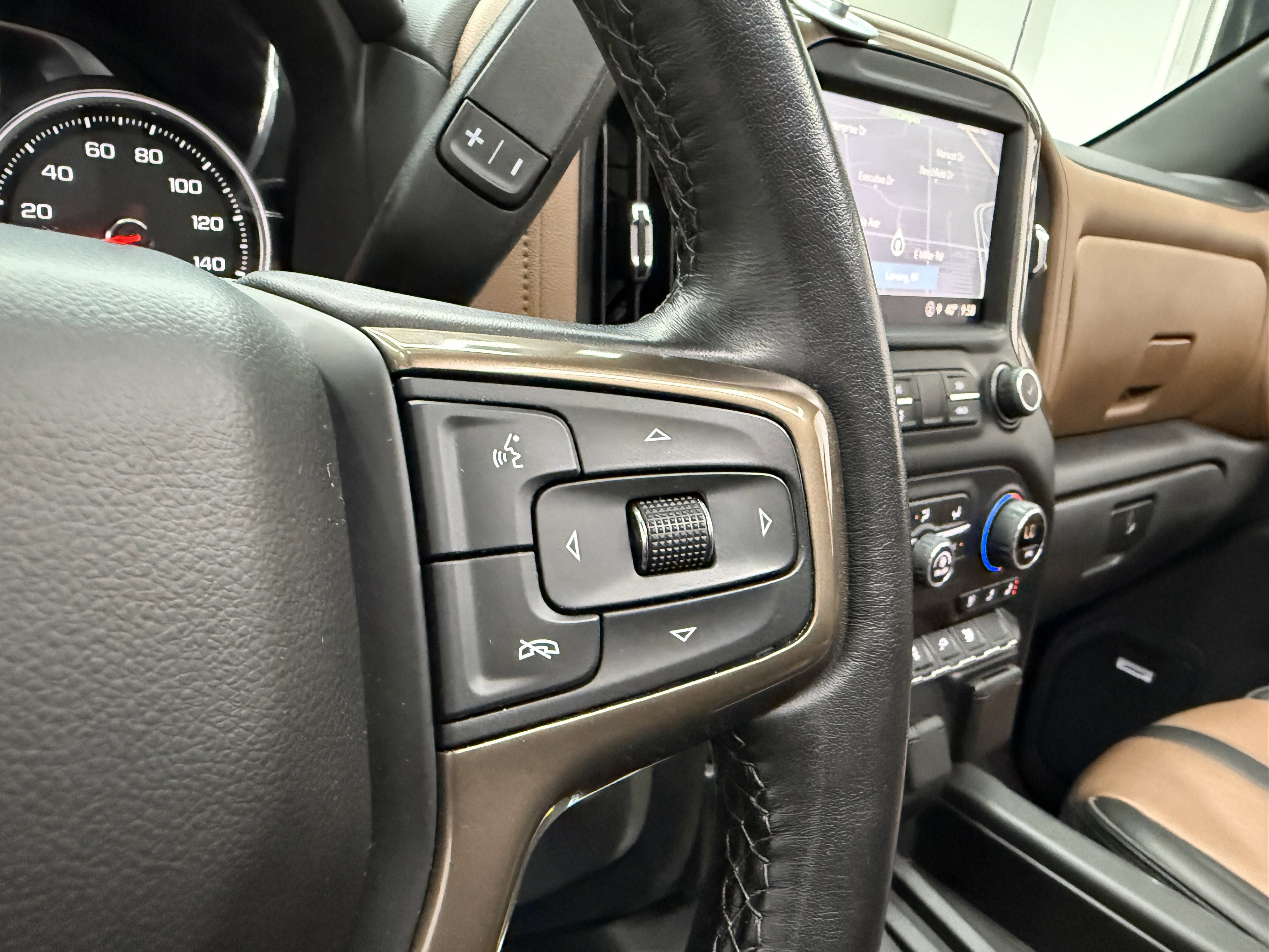 Used 2022 Chevrolet Silverado 1500 High Country w/ Technology Package image 18