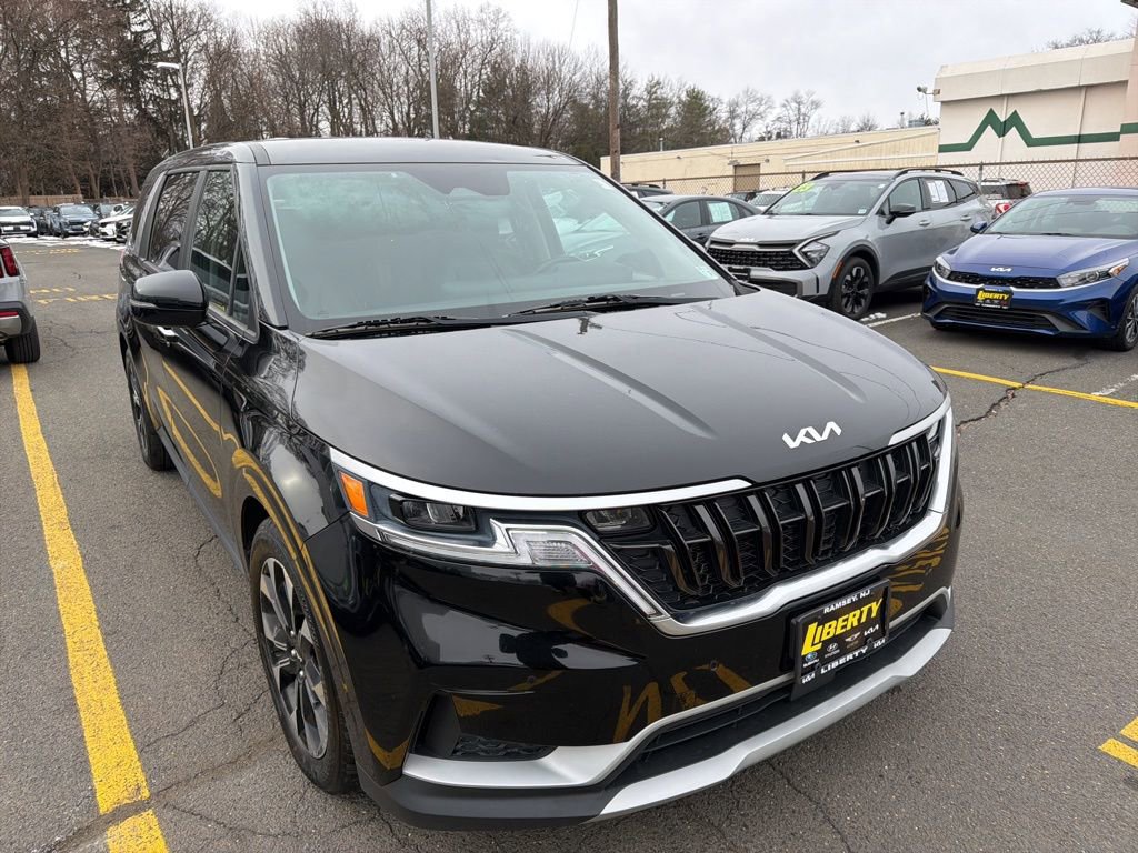 Used 2022 Kia Carnival EX