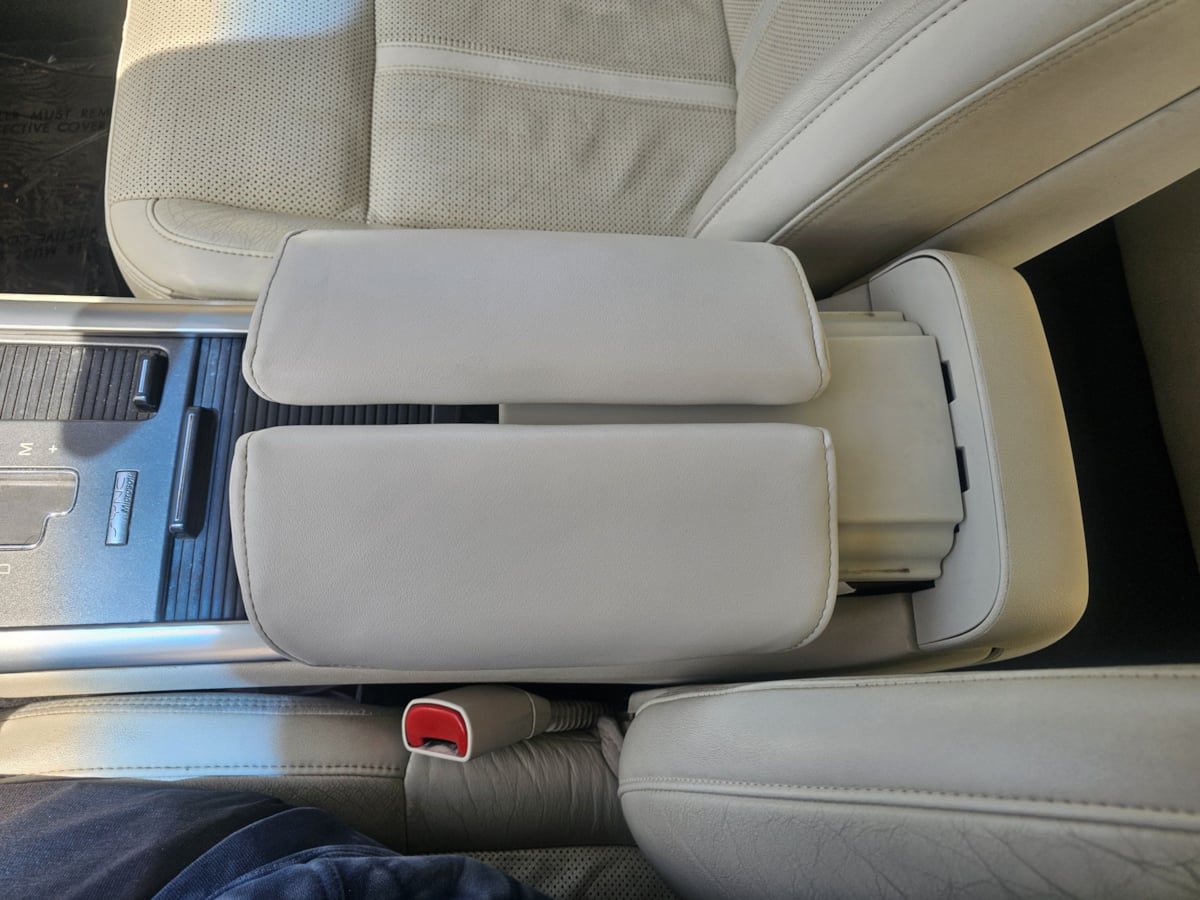 Used 2009 Lincoln MKS AWD image 22