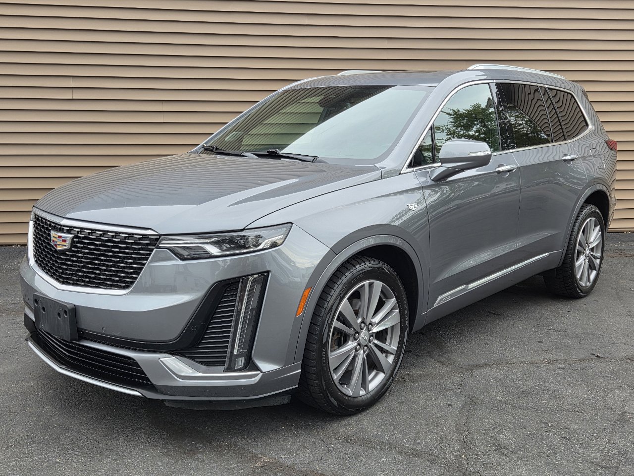 Used 2022 Cadillac XT6 Premium Luxury image 2