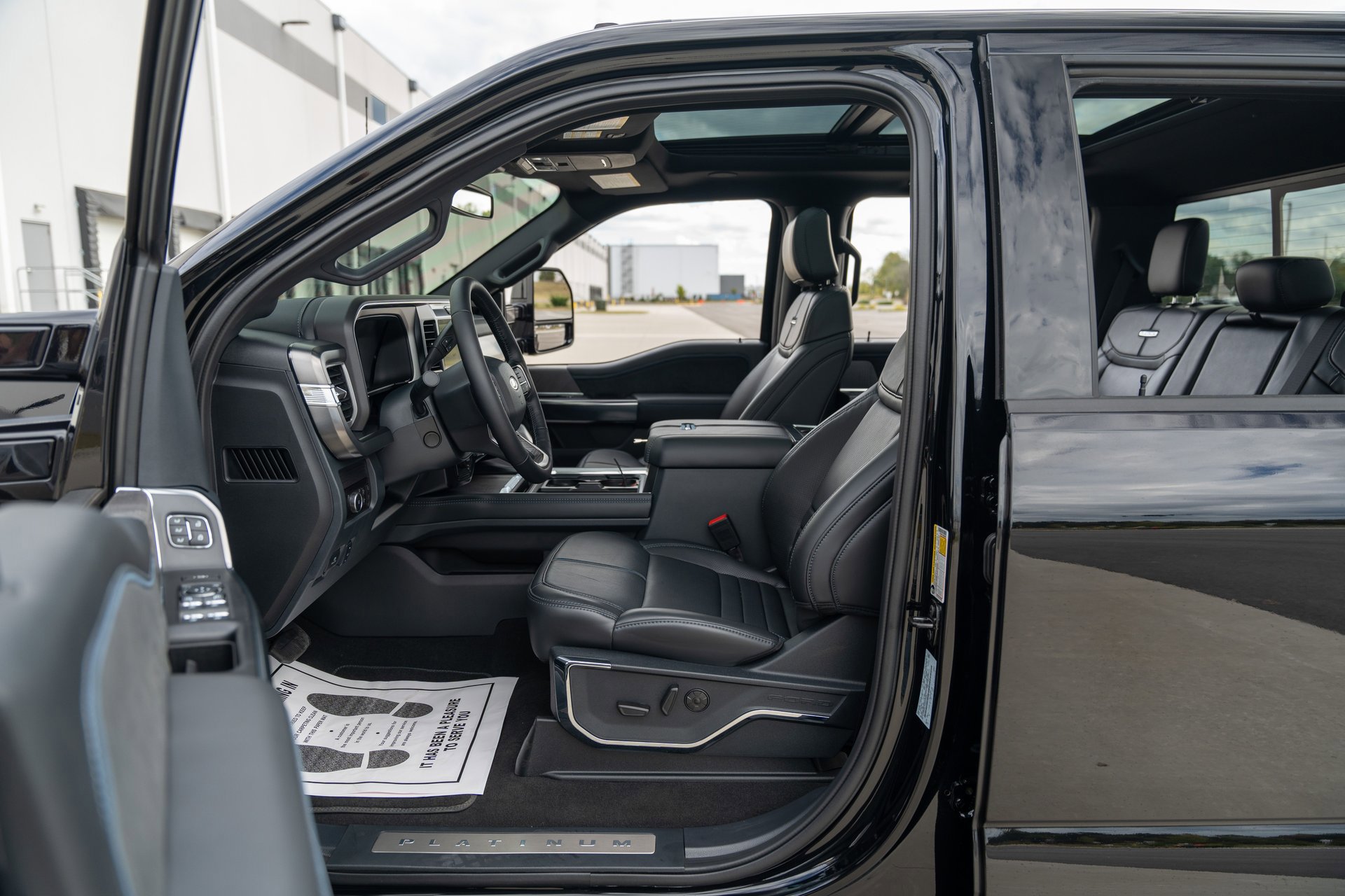 Used 2025 Ford F450 Platinum image 29