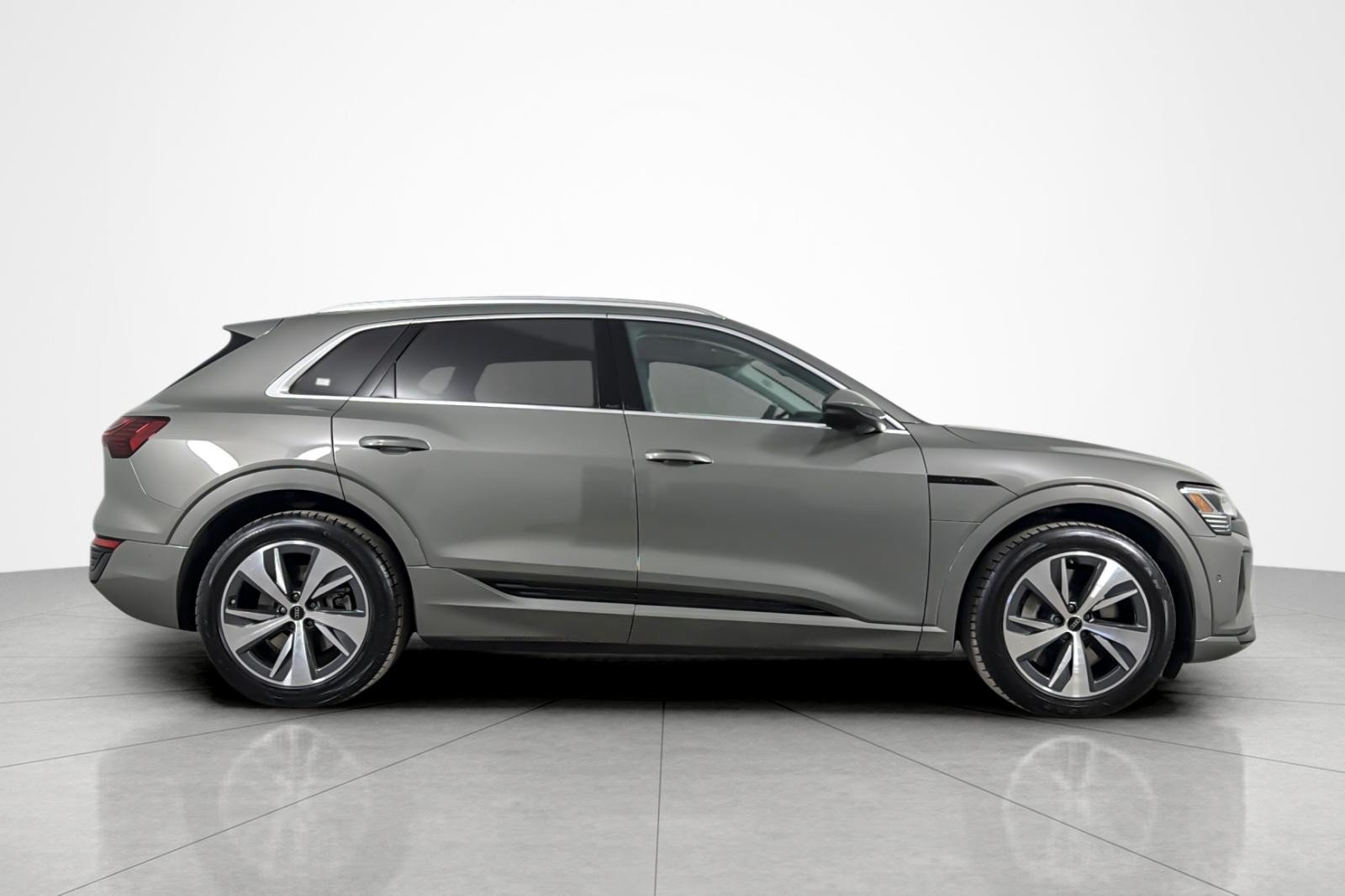 Used 2024 Audi Q8 e-tron Prestige w/ Prestige Package AWD/4WD image 6