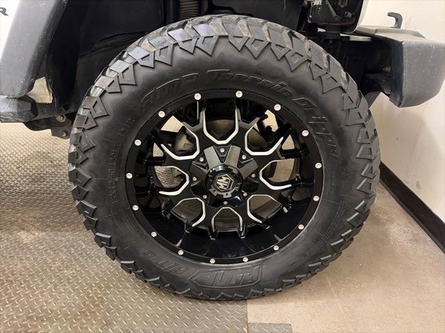 Used 2013 Jeep Wrangler Unlimited Rubicon w/ Connectivity Group image 33