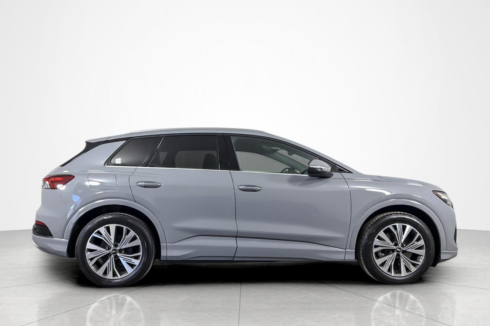 Used 2025 Audi Q4 e-tron Premium RWD image 6